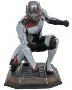 Figurica Diamond Select Marvel: Avengers - Ant-Man, 23 cm