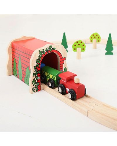 Drvena igračka Bigjigs - Tunel od crvene cigle s tračnicom - 2