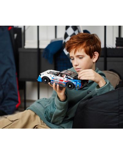 Konstruktor LEGO Technic - NASCAR Chevrolet Camaro ZL1 (42153) - 9
