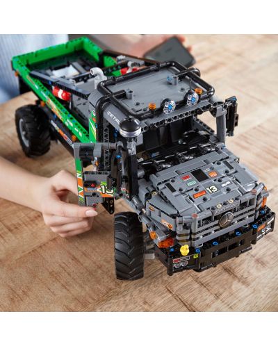 Konstruktor Lego Technic – Kamion 4x4 Mercedes Benz Zetros (42129) - 8
