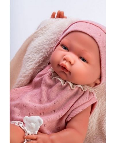 Lutka-beba Asi Dolls - Maria, s ružičastim bodijem i bež dekicom, 43 cm - 3