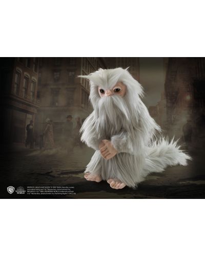 Plišana figura Noble Collection Movies: Fantastic Beasts - Demiguise, 28 cm - 4