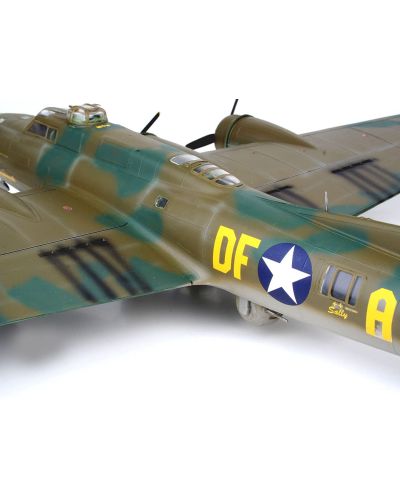 Model za sastavljanje Revell Vojni: Zrakoplovi - B-17F Memphis - 3