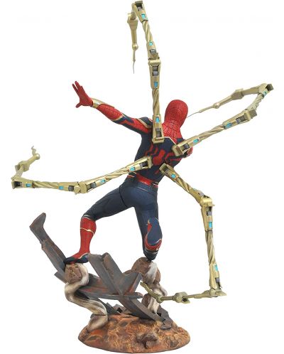 Kipić Diamond Select Marvel: Avengers - Iron Spider-Man, 30 cm - 2