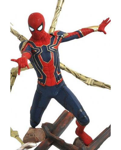 Kipić Diamond Select Marvel: Avengers - Iron Spider-Man, 30 cm - 4
