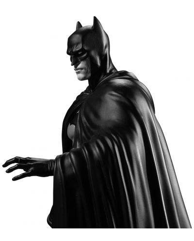 Kipić McFarlane DC Comics: Batman - Batman (Black & White) (DC Direct) (By Lee Weeks), 19 cm - 2