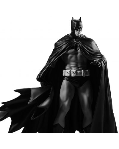 Kipić McFarlane DC Comics: Batman - Batman (Black & White) (DC Direct) (By Lee Weeks), 19 cm - 3
