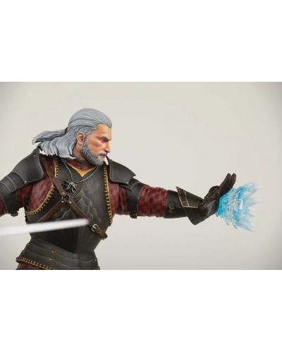 Kipić Dark Horse Games: The Witcher - Geralt (Toussaint Tourney Armor), 24 cm - 5