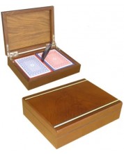 Drvena kutija s poker kartama