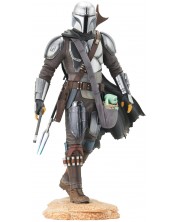 Kipić Gentle Giant Television: The Mandalorian - The Mandalorian with The Child (Premier Collection), 25 cm