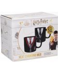 Šalica s termo efektom Half Moon Bay Movies: Harry Potter - Gryffindor Uniform, 400 ml - 4t