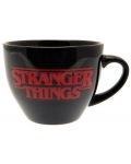 Šalica 3D Pyramid Television: Stranger Things - The World Is Turning Up - 1t