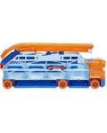 Dječja igračka Hot Wheels City - Auto transporter sa stazom za spuštanje, s autićima - 1t