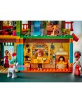 Konstrukcijski set LEGO Disney - Magična kuća obitelji Madrigal (43245) - 9t