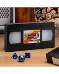 Svjetiljka Paladone Television: Stranger Things - VHS Logo - 2t